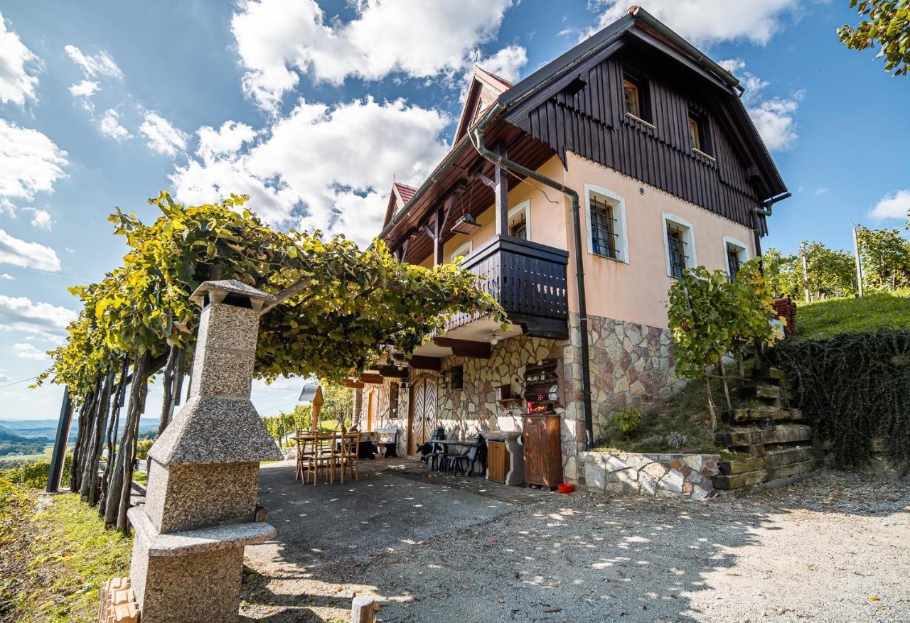 Authentic Countryside Villa With Hot Tub Veliki Kamen Esterno foto