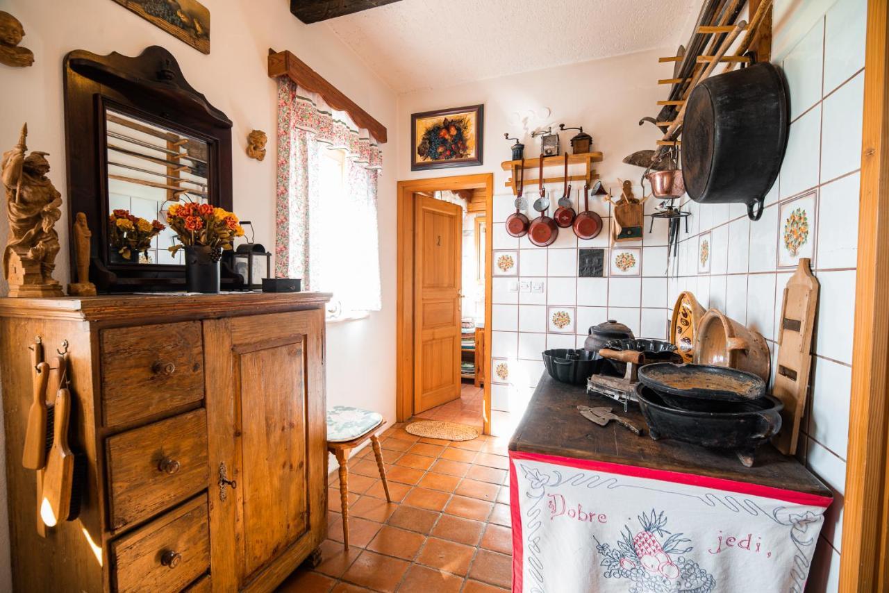 Authentic Countryside Villa With Hot Tub Veliki Kamen Esterno foto