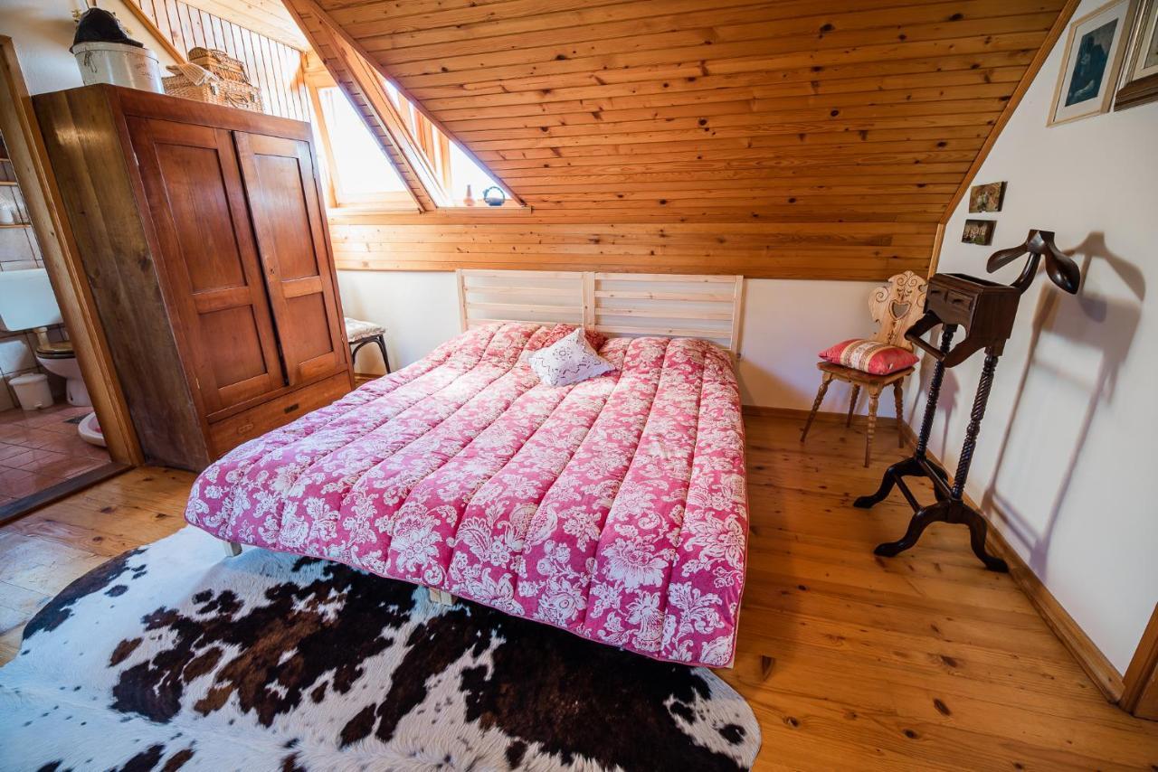 Authentic Countryside Villa With Hot Tub Veliki Kamen Esterno foto