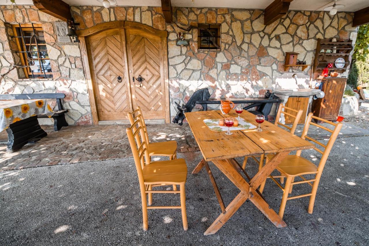 Authentic Countryside Villa With Hot Tub Veliki Kamen Esterno foto