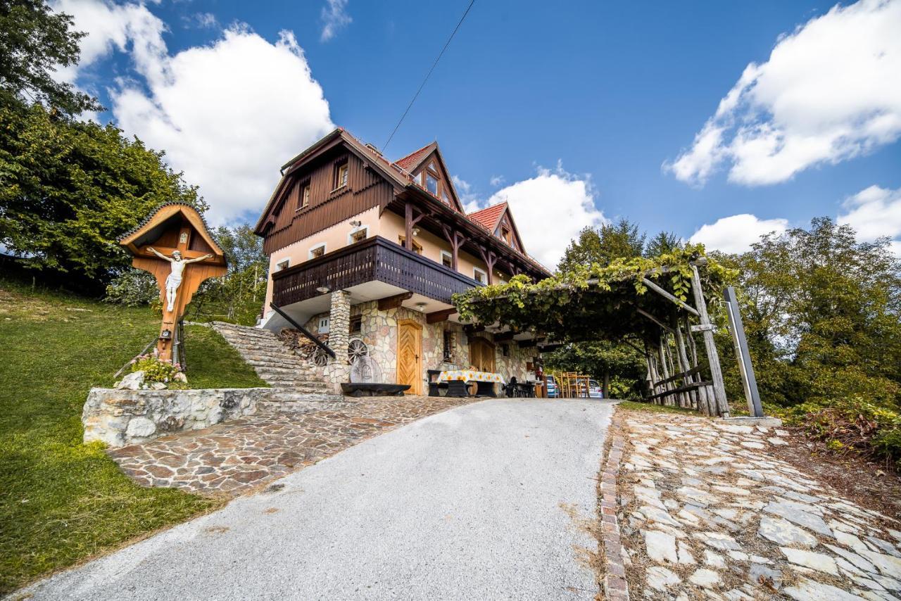 Authentic Countryside Villa With Hot Tub Veliki Kamen Esterno foto