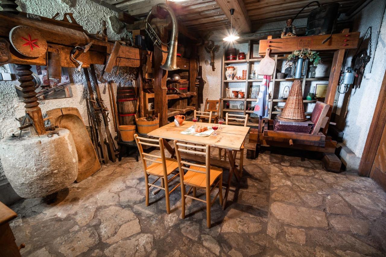 Authentic Countryside Villa With Hot Tub Veliki Kamen Esterno foto