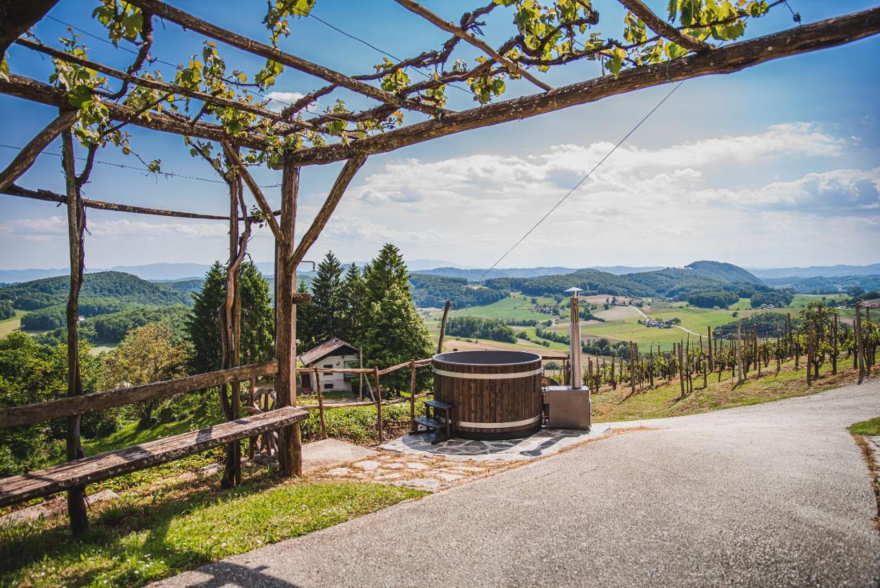 Authentic Countryside Villa With Hot Tub Veliki Kamen Esterno foto