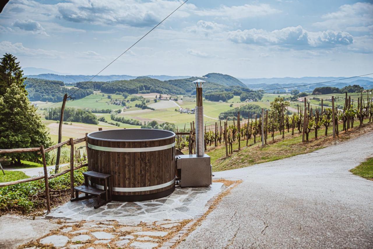 Authentic Countryside Villa With Hot Tub Veliki Kamen Esterno foto